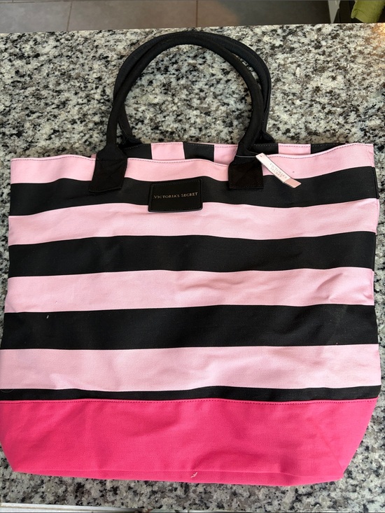 Victoria's Secret Handbags - NWT Victoria’s Secret tote bag